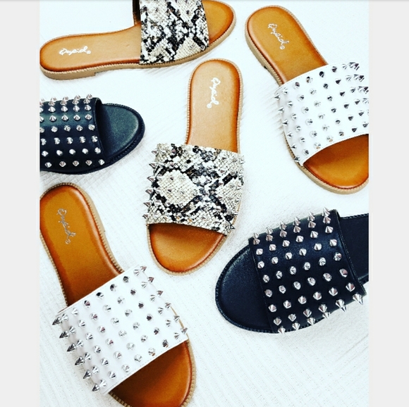 The Skyler// Snake print studded sandal - Picture 5 of 7